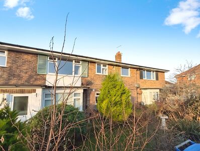 Chesham Close, 2 bedroom Flat to rent, &pound;1,300 pcm