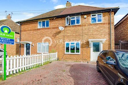 Okemore Gardens, 3 bedroom Mid Terrace House to rent, £1,900 pcm