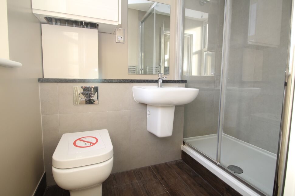 En-Suite Bathroom