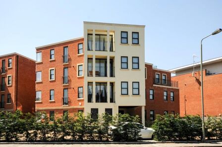 Plaistow Lane, 2 bedroom Flat to rent, &pound;1,900 pcm