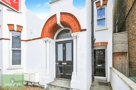 College Road, 2 bedroom  Flat to rent, £1,650 pcm