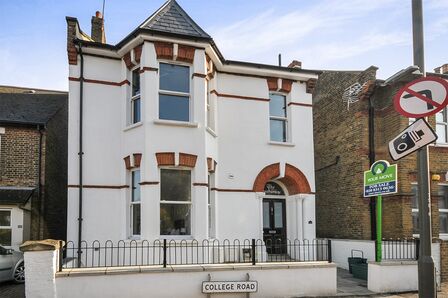 College Road, 2 bedroom  Flat to rent, £2,000 pcm