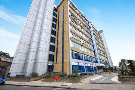 Sherman Road, 2 bedroom  Flat to rent, £1,375 pcm