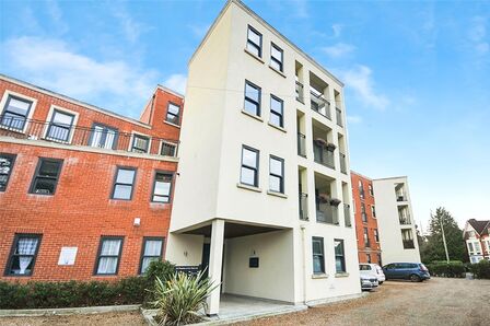 3 bedroom  Flat to rent