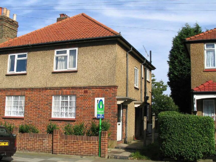 Main image of 2 bedroom Flat for sale, Hilldrop Road, Bromley, BR1