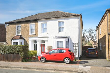 Park Road, 4 bedroom Semi Detached House for sale, £700,000