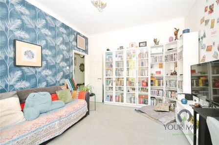 Palace Grove, 1 bedroom  Flat for sale, £270,000