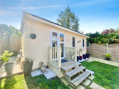 Mayes Close, 3 bedroom Semi Detached House for sale, £500,000