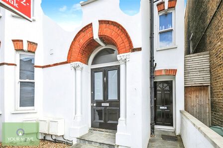 College Road, 2 bedroom  Flat to rent, £1,600 pcm