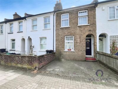 3 bedroom Mid Terrace House for sale