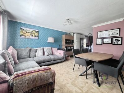 3 bedroom Mid Terrace House for sale