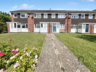 3 bedroom Mid Terrace House for sale