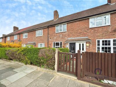 Farmfield Road, 2 bedroom Mid Terrace House for sale, &pound;425,000
