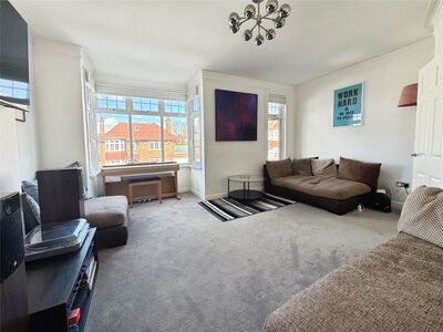 Blenheim Road, 1 bedroom Flat for sale, &pound;285,000