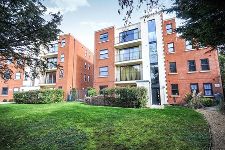 Plaistow Lane, 2 bedroom Flat to rent, &pound;1,900 pcm