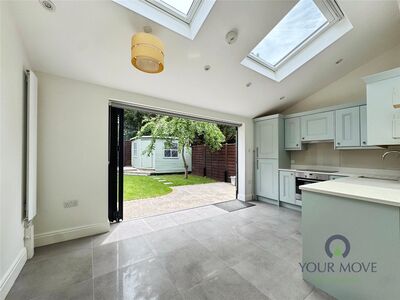 4 bedroom Mid Terrace House for sale