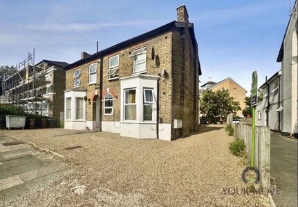 Palace Grove, 1 bedroom Flat for sale, &pound;220,000