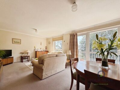 2 bedroom Flat for sale