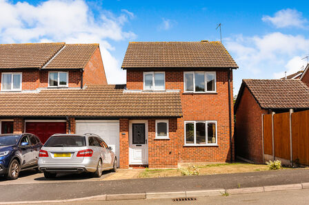 Barns Croft Way, 3 bedroom  House to rent, £1,250 pcm