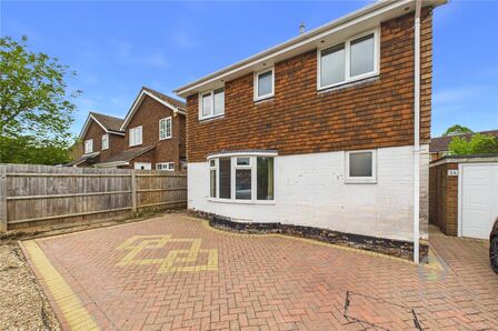 4 bedroom Detached House to rent