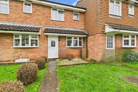 2 bedroom Mid Terrace House to rent