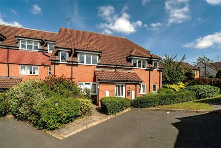 Lenborough Road, 2 bedroom  Flat to rent, £1,100 pcm