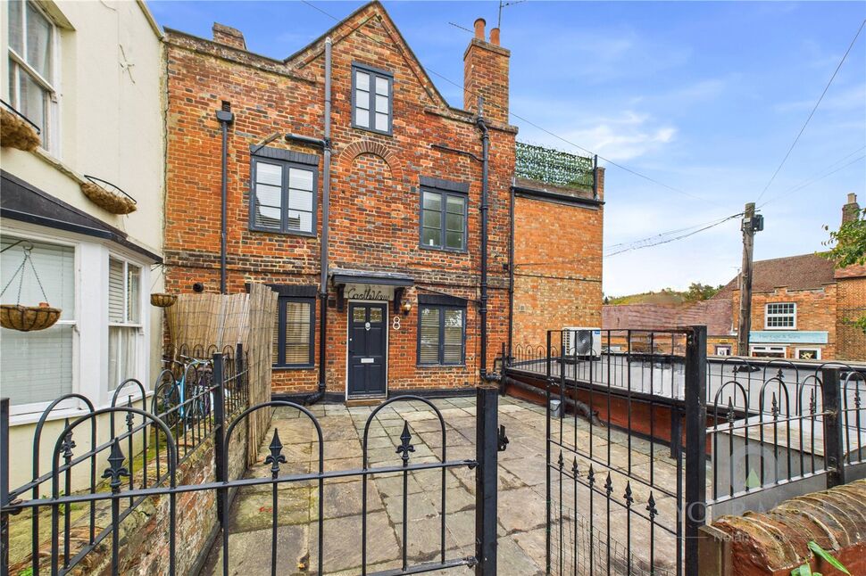 Main image of 3 bedroom Semi Detached House to rent, Castle Street, Buckingham, Buckinghamshire, MK18
