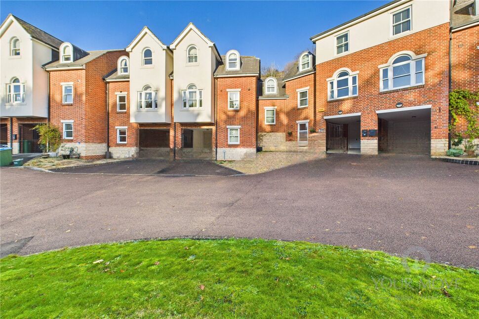 Main image of 4 bedroom Mid Terrace House to rent, Sandmartin Close, Buckingham, Buckinghamshire, MK18