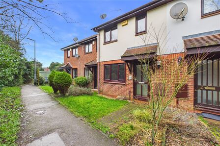 Fledgelings Walk, 2 bedroom Semi Detached House for sale, &pound;275,000