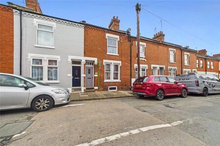 3 bedroom Mid Terrace House for sale
