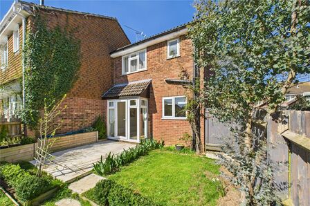Ackerman Close, 1 bedroom End Terrace House to rent, £995 pcm