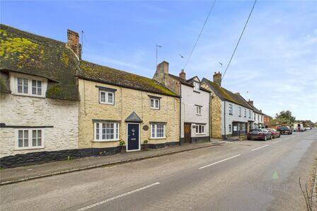 3 bedroom Mid Terrace Property for sale