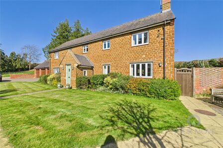 Hannington Lane, 5 bedroom Detached House to rent, £3,500 pcm