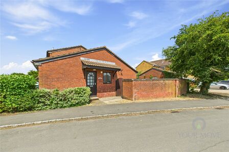 Springfields Close, 2 bedroom End Terrace Bungalow for sale, £285,000