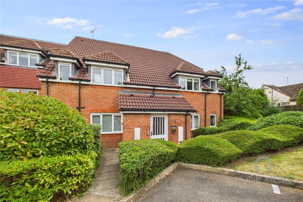 Main image of 2 bedroom Flat for sale, Lenborough Road, Buckingham, Buckinghamshire, MK18
