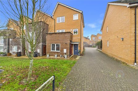 Kelly Gardens, 4 bedroom End Terrace House to rent, &pound;2,100 pcm