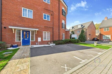 Foundry Drive, 2 bedroom Flat for sale, &pound;230,000