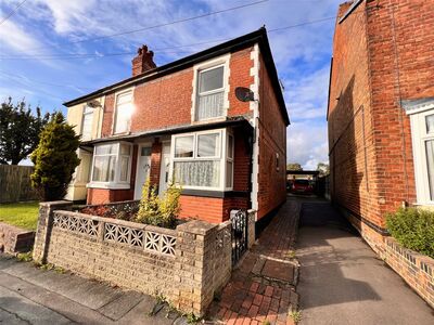 Heath Road, 2 bedroom End Terrace House for sale, £140,000