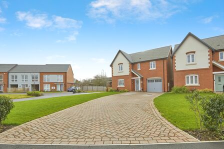 Fairfields, 4 bedroom Detached House for sale, £350,000