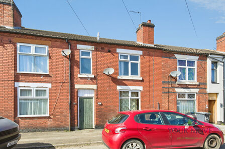 2 bedroom Mid Terrace House for sale