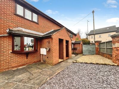 2 bedroom End Terrace House for sale