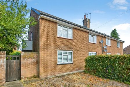 Meredith Close, 2 bedroom Flat for sale, &pound;85,000