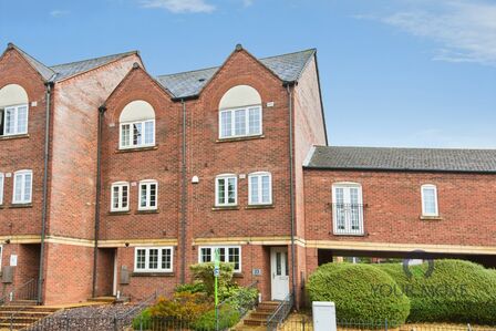 4 bedroom End Terrace House for sale