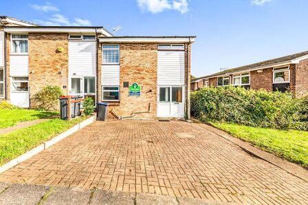 Sandhurst Close, 3 bedroom End Terrace House to rent, £1,375 pcm