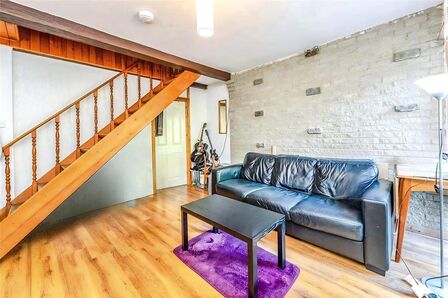3 bedroom Mid Terrace House to rent
