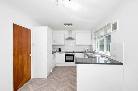 Goldsithney, 2 bedroom Detached Bungalow to rent, £1,200 pcm