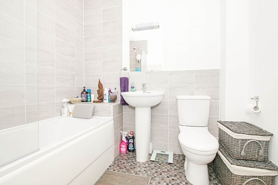 Family Bathroom / WC