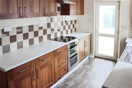 3 bedroom Mid Terrace House to rent