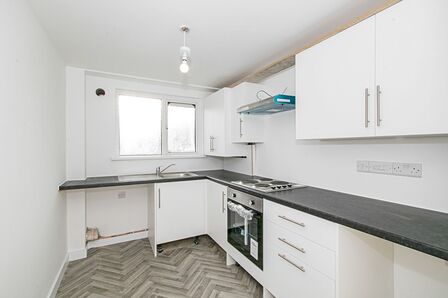 Pengegon Parc, 2 bedroom  Flat to rent, £950 pcm