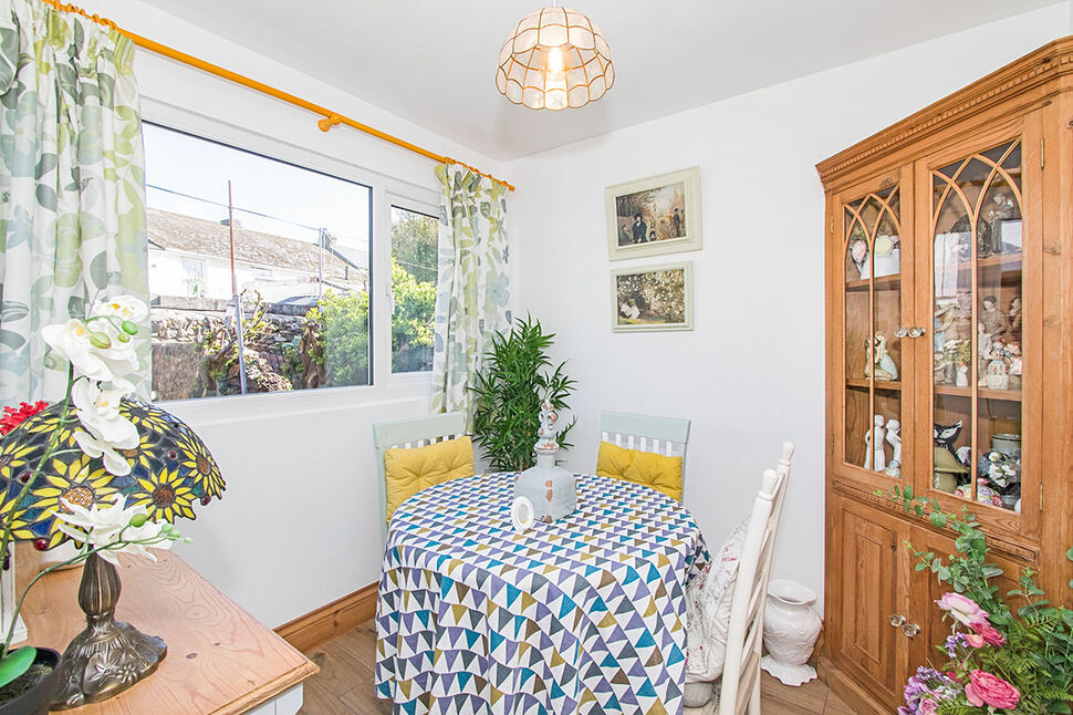 2 bedroom Mid Terrace House for sale, William Street, Camborne, TR14 £175,000